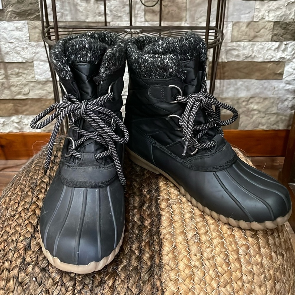 BARETRAPS Women’s Fayia Black Duck Boots  Boots Sz 6